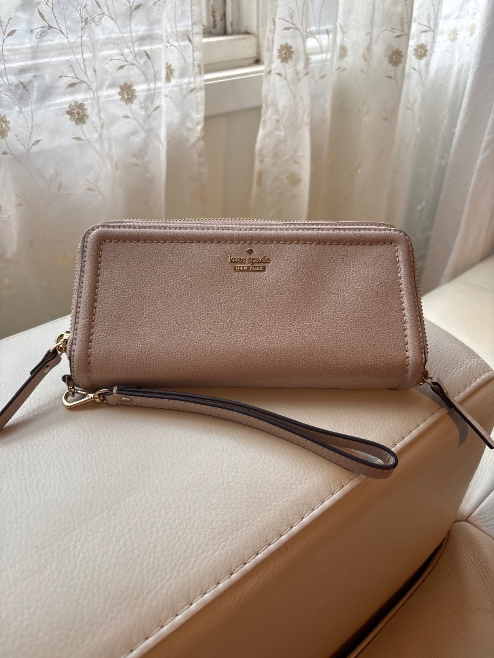 Kate Spade clutch in light pink / nude with writ strap
